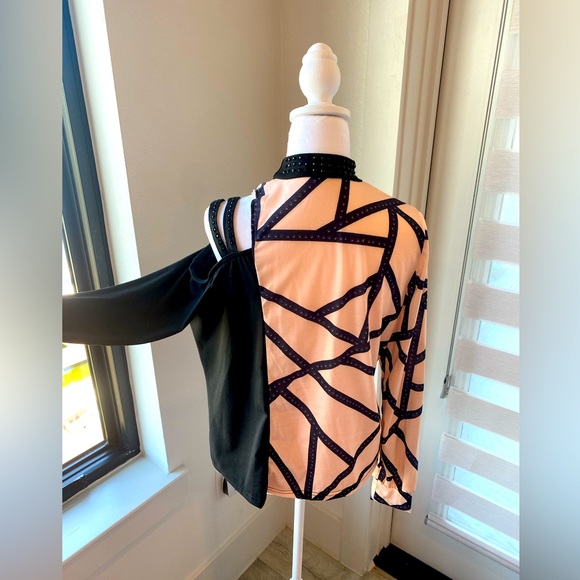 Strappy Cold Shouldered Ladies Top - Picture 2 of 7